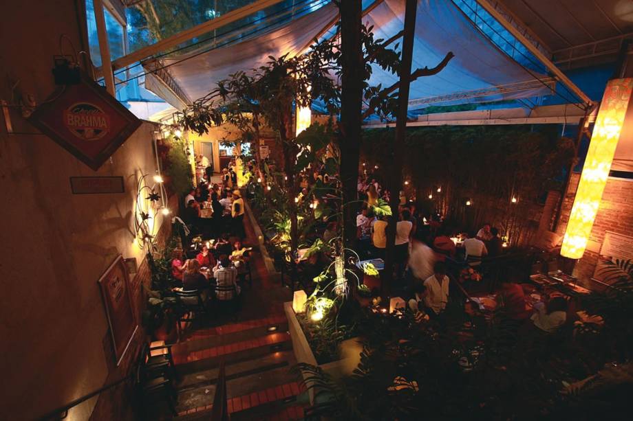 O ambiente dos fundos da choperia Genuíno: espaçoso e arborizado quintal O ambiente dos fundos da choperia Genuíno: espaçoso e arborizado quintal