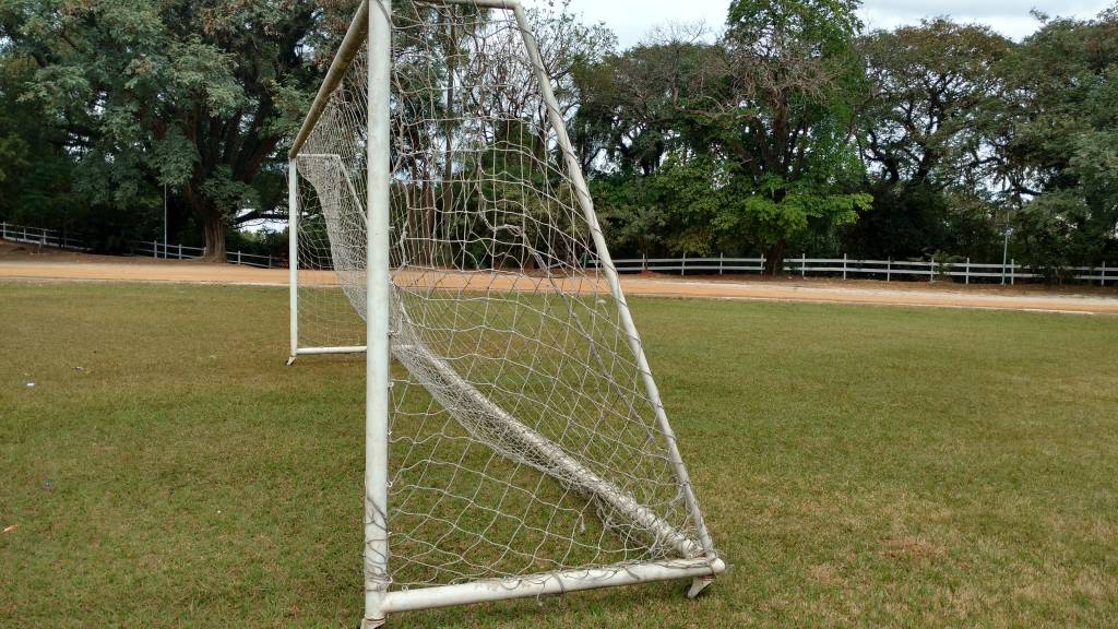 Gol: algumas traves para jogar futebol são móveis Gol: algumas traves para jogar futebol são móveis