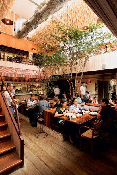 A cantina La Grassa: o ambiente agradável tem teto forrado com guardanapos A cantina La Grassa: o ambiente agradável tem teto forrado com guardanapos