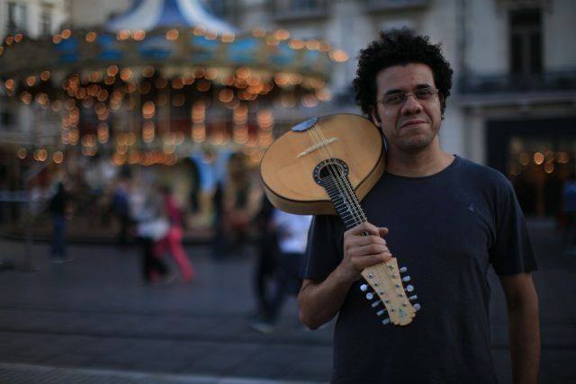 O bandolinista Hamilton de Holanda O bandolinista Hamilton de Holanda