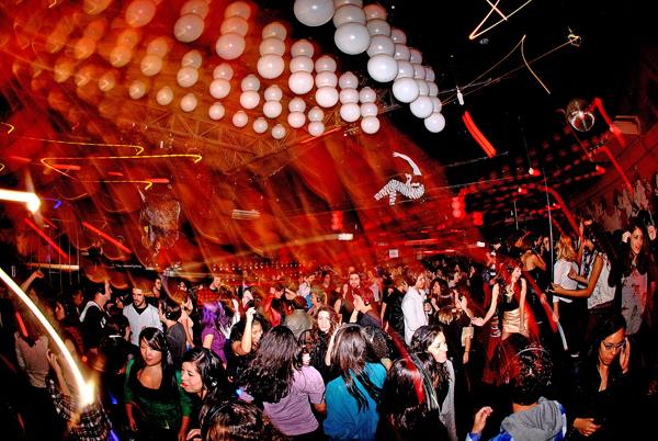 Beco: festa nova na casa Beco: festa nova na casa