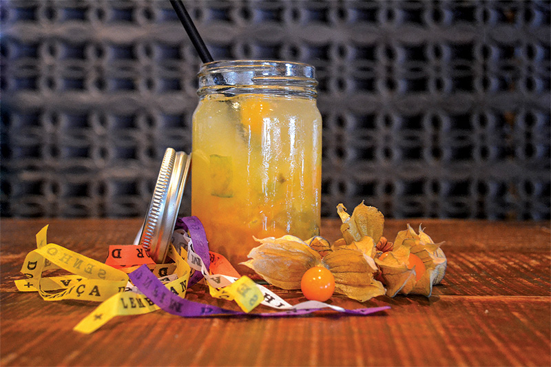 Caipirinha de físalis Caipirinha de físalis