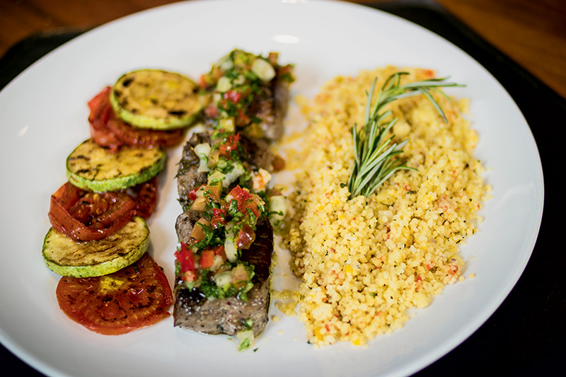 Cordeiro com cuscuz: a pedida principal do menu Cordeiro com cuscuz: a pedida principal do menu