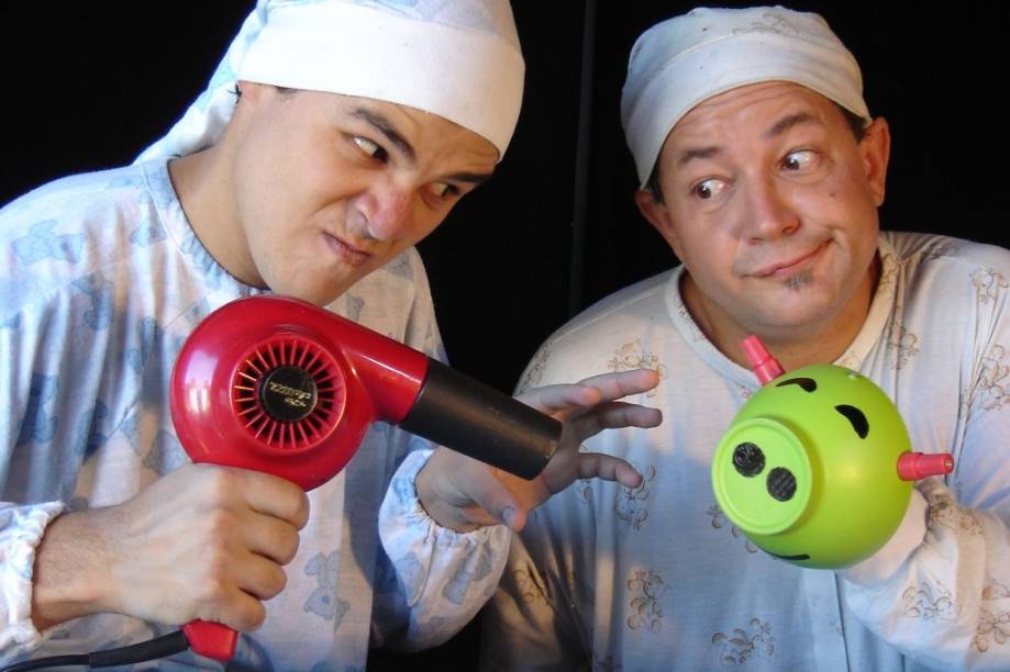 Inzôonia: dois amigos em busca de maneiras divertidas para espantar a falta de sono Inzôonia: dois amigos em busca de maneiras divertidas para espantar a falta de sono