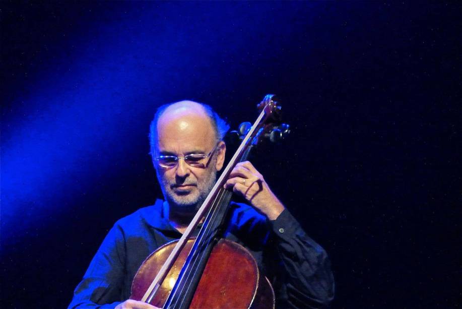 O violoncelista Jaques Morelenbaum O violoncelista Jaques Morelenbaum