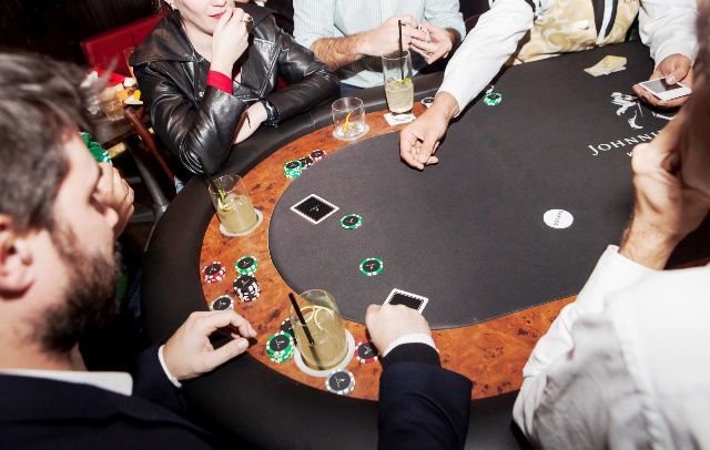 Aulas de pôquer - SubAstor Aulas de pôquer - SubAstor