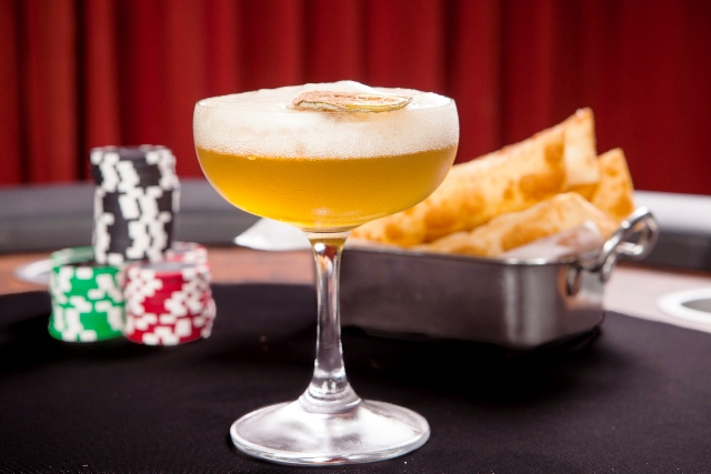 Straight Flush: drinque criado pelo bartender Fabio La Pietra Straight Flush: drinque criado pelo bartender Fabio La Pietra