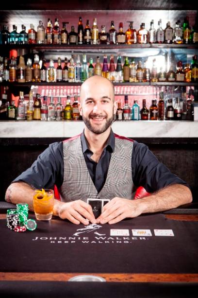 O bartender Fabio La Pietra O bartender Fabio La Pietra