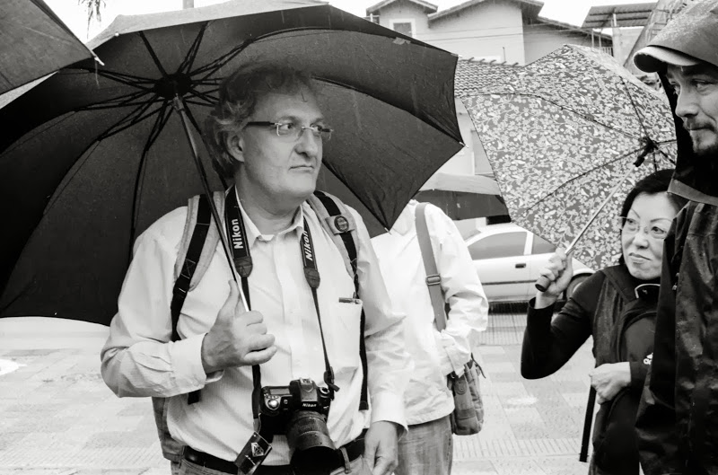 O organizador André Douek com o grupo em Parelheiros