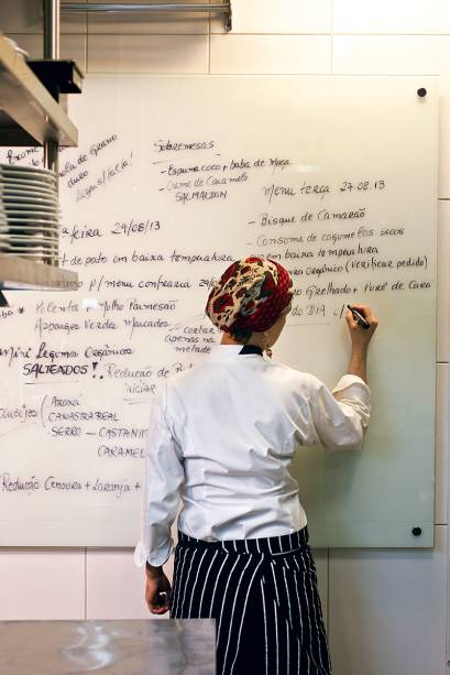 A mestre-cuca: menu sem tédio escrito na parede da cozinha A mestre-cuca: menu sem tédio escrito na parede da cozinha