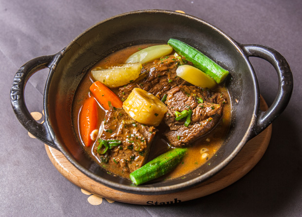 Carne de panela: com banana, cenoura, chuchu, maxixe, cebola e quiabo