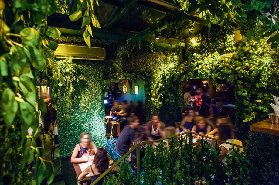 Bar Revelação: o endereço de decoração extravagante ferve desde a inauguração Bar Revelação: o endereço de decoração extravagante ferve desde a inauguração