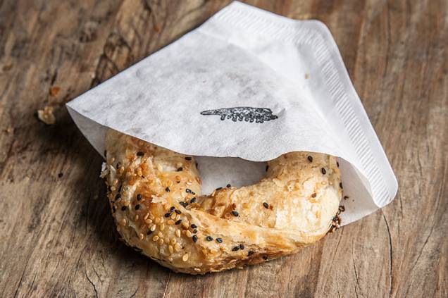 A bureka servida no bar é fornecida pela Casa Búlgara A bureka servida no bar é fornecida pela Casa Búlgara