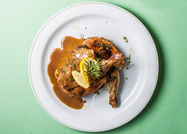 Galeto inteiro assado ao molho de tomilho Galeto inteiro assado ao molho de tomilho