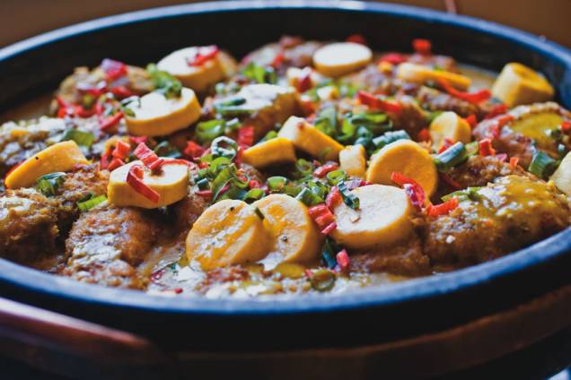 Badejo ao curry picante com banana: uma das boas pedidas Badejo ao curry picante com banana: uma das boas pedidas