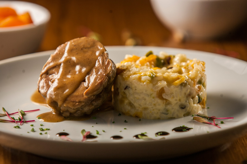 Paleta de cordeiro com risoto de damasco e pistache