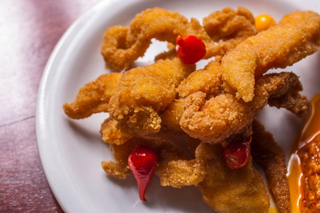 Iscas fritas de merluza