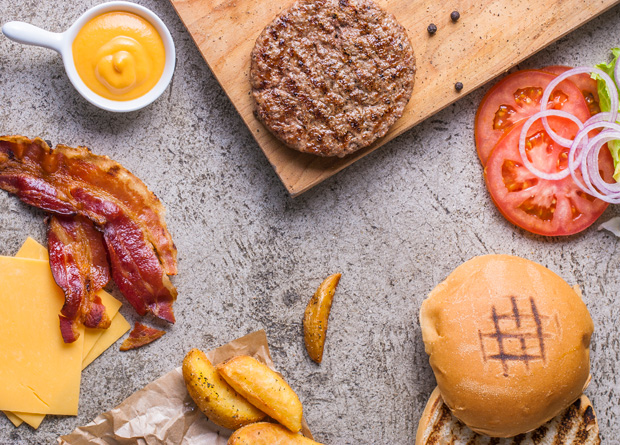 A minúscula hamburgueria oferece apenas dois lanches em seu cardápio