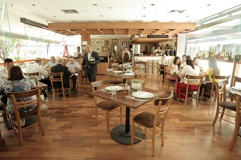 Com a chegada do empresário Arri Coser na sociedade, a casa agora opera como cantina chique Com a chegada do empresário Arri Coser na sociedade, a casa agora opera como cantina chique