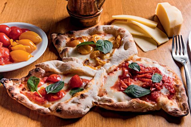 "Margherita 3D": pizza é dividida em três compartimentos, com queijos e tomates diferentes em cada um "Margherita 3D": pizza é dividida em três compartimentos, com queijos e tomates diferentes em cada um