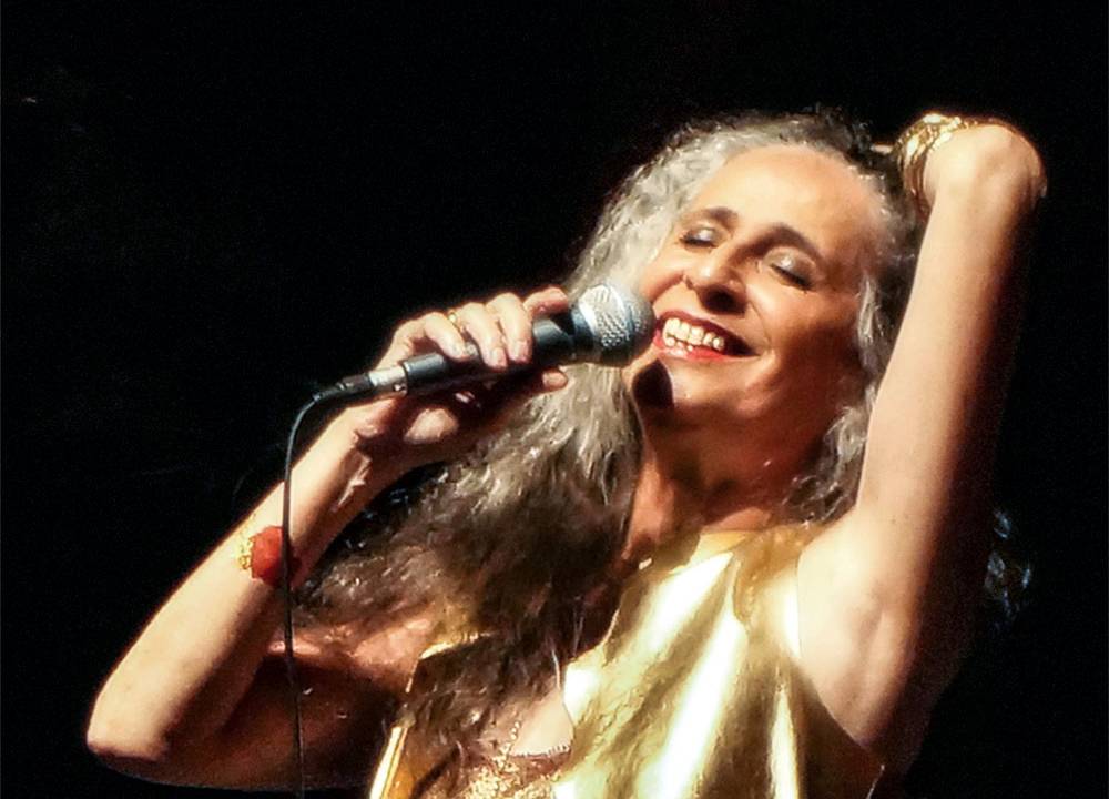maria-bethania-abracar-e-agradecer-foto-theresa-eugenia.jpeg