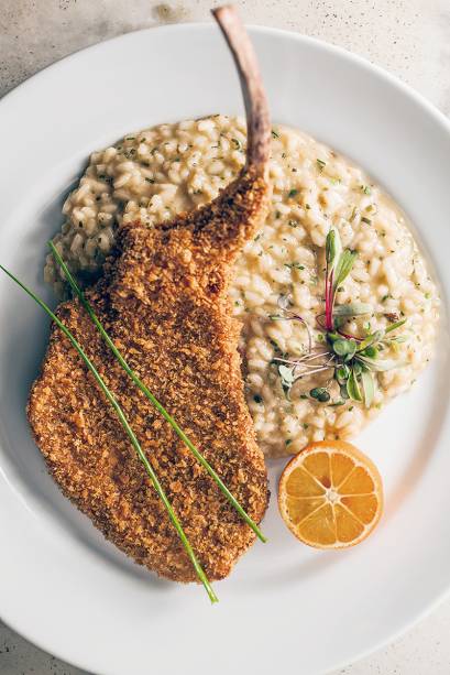 Costeleta suína com risoto de limão-cravo