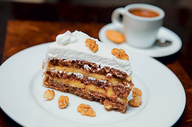 Bolo de nozes: pães e doces feitos na casa Bolo de nozes: pães e doces feitos na casa