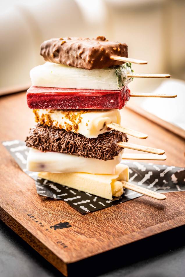 Gelados no palito: ao todo, são sete sabores, que incluem pedidas como limão-siciliano com manjericão e iogurte de kefir com amoras Gelados no palito: ao todo, são sete sabores, que incluem pedidas como limão-siciliano com manjericão e iogurte de kefir com amoras