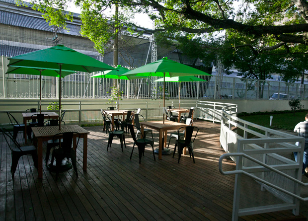 Bistrô: são servidos salgados, bolos, cafés, sucos e refrigerantes Bistrô: são servidos salgados, bolos, cafés, sucos e refrigerantes