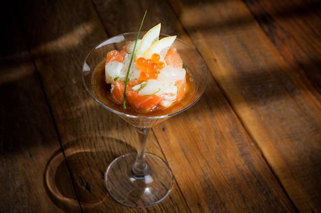 Tartare de vieira, camarão e salmão Tartare de vieira, camarão e salmão