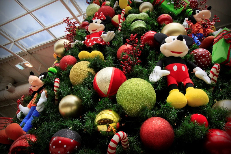 A decoração de Natal do Shopping Jardim Sul conta com personagens da Disney