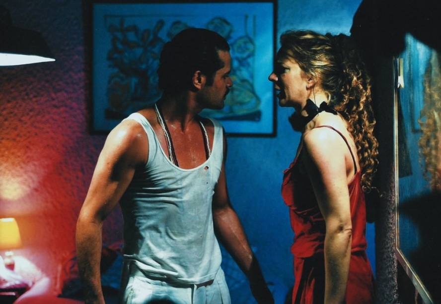 Rogério Barros e Marta Paret: violentos embates diante da plateia Rogério Barros e Marta Paret: violentos embates diante da plateia