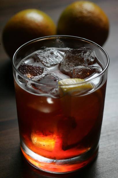 Negroni: ganha um toque de uísque e surpreende pelo equilíbrio