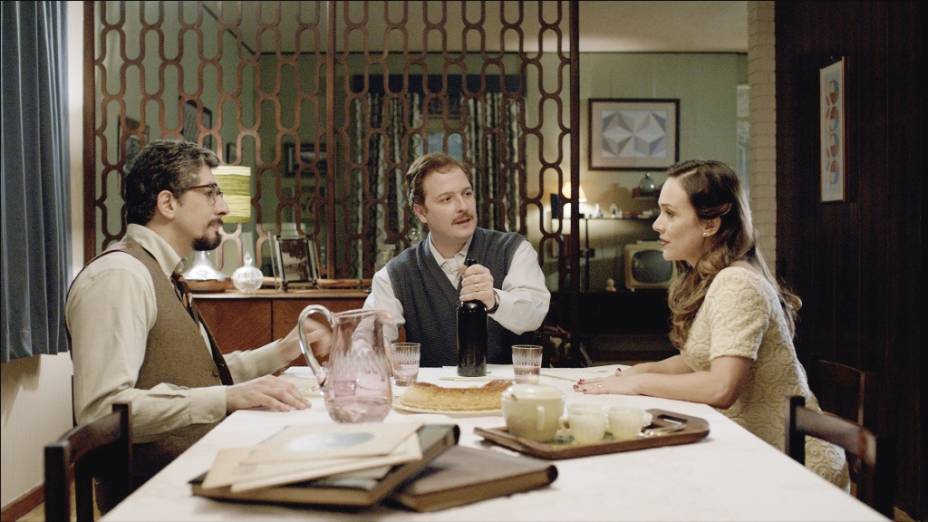 Ninguém Ama Ninguém... Por Mais de Dois Anos: a direção é de Clovis Mello Ninguém Ama Ninguém... Por Mais de Dois Anos: a direção é de Clovis Mello