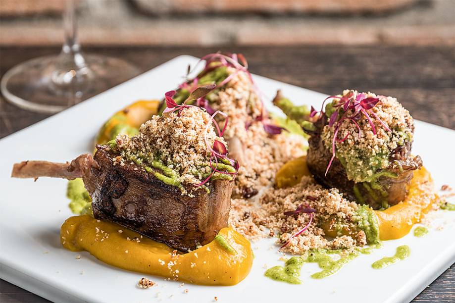 Cordeiro com purê de abóbora Cordeiro com purê de abóbora