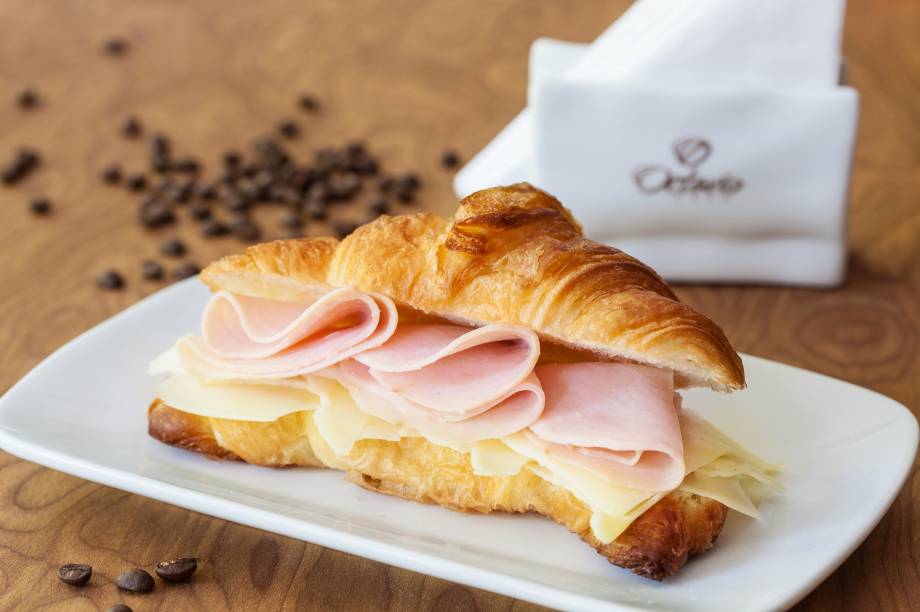 Croissant recheado do Octavio Café