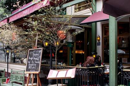 Fachada do bistrô Paris 6