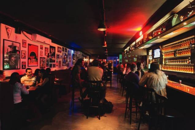 O salão de luz baixa O salão de luz baixa