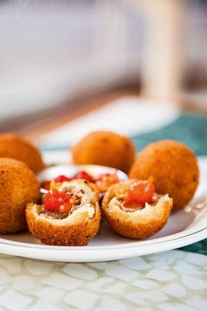 Bolinhos de mandioquinha e carne de sol