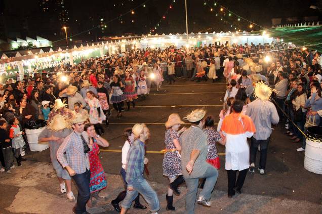 Olha a chuva!: a quadrilha não poderia faltar na Quermesse da Igreja do Calvário Olha a chuva!: a quadrilha não poderia faltar na Quermesse da Igreja do Calvário