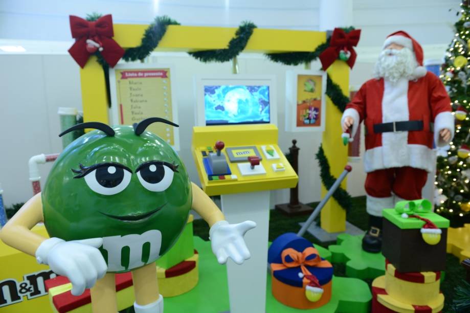 Marca de confeitos de chocolate faz parceria com o Natal do Shopping do West Plaza