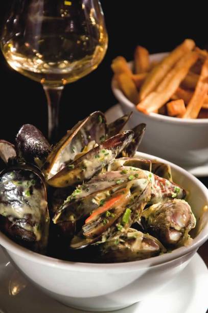 Mexilhão com fritas é servido aos finais de semana no Le Jazz Brasserie Mexilhão com fritas é servido aos finais de semana no Le Jazz Brasserie