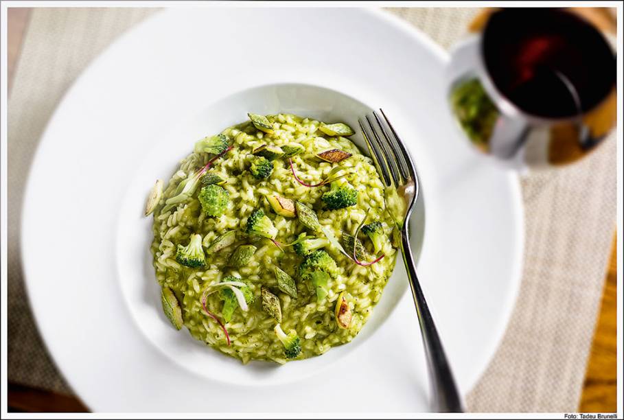 Risoto de pesto, brócolis e abobrinha