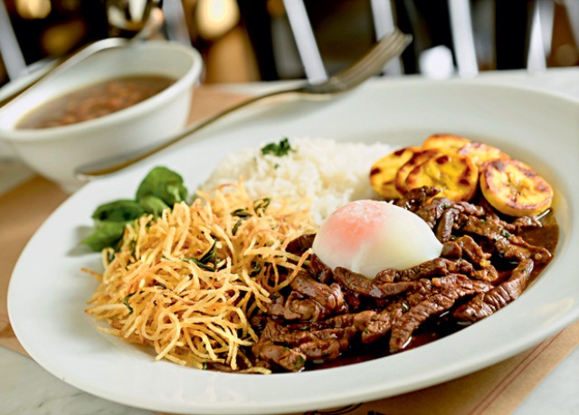 Sugestão da segunda: o picadinho de filé-mignon com arroz, feijão, banana-da-terra frita, batata palha ao alecrim, raspas de limão e um ovo Sugestão da segunda: o picadinho de filé-mignon com arroz, feijão, banana-da-terra frita, batata palha ao alecrim, raspas de limão e um ovo
