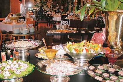 Charlô Jockey Club saladas-do-restaurante-charlo-no-jockey-club-de-sao-paulo-carolina-venturelli.jpeg