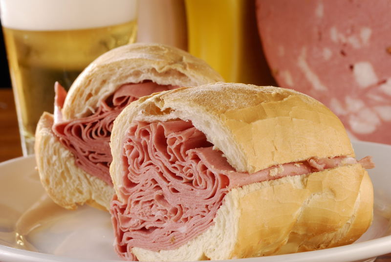 Bar do Mané: o sanduíche de mortadela mais tradicional do Mercadão Bar do Mané: o sanduíche de mortadela mais tradicional do Mercadão