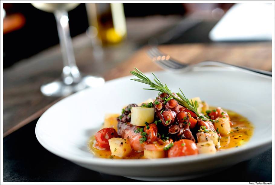 Polvo cozido em baixa temperatura: uma das opções principais Polvo cozido em baixa temperatura: uma das opções principais