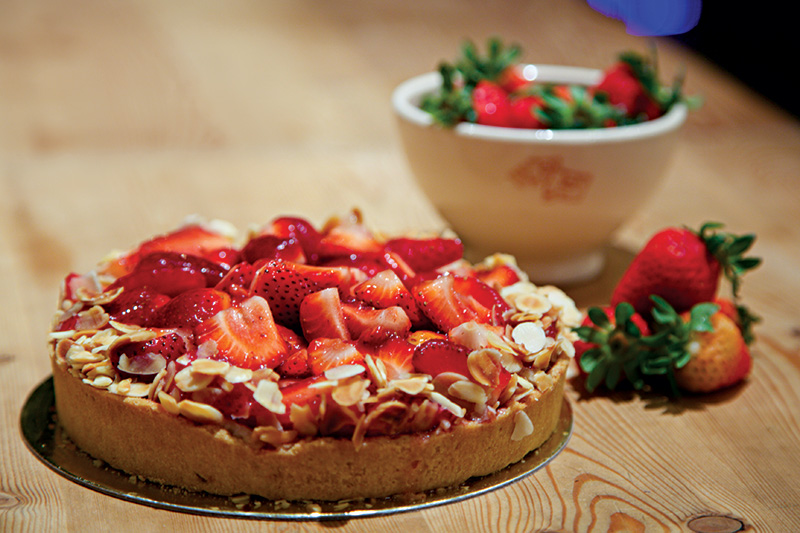 Torta de morango em tamanho grande: os pedidos devem ser feitos um dia antes Torta de morango em tamanho grande: os pedidos devem ser feitos um dia antes