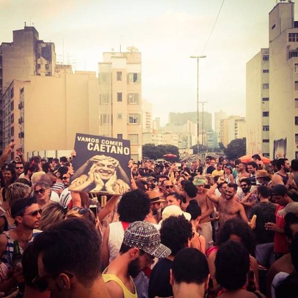 	Bloco tarado Ni Você homenageia Caetano Veloso