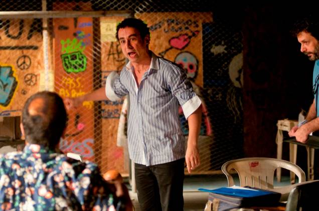 Paulo Verlings vive o novo e jovem diretor da escola na comédia dramática de Jô Bilac Paulo Verlings vive o novo e jovem diretor da escola na comédia dramática de Jô Bilac